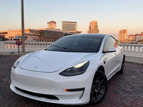 Used 2021 Tesla Model 3 Standard Range Plus RWD image 2