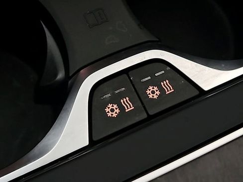 Used 2025 BMW X7 xDrive40i w/ Executive Package image 32