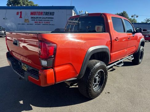 Used 2018 Toyota Tacoma TRD Off-Road w/ Technology Package AWD/4WD image 5