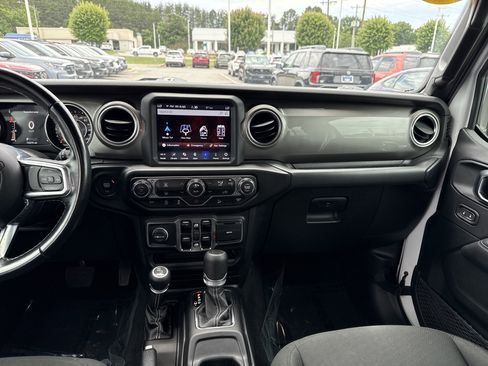 Used 2020 Jeep Wrangler Unlimited Sahara AWD/4WD image 29
