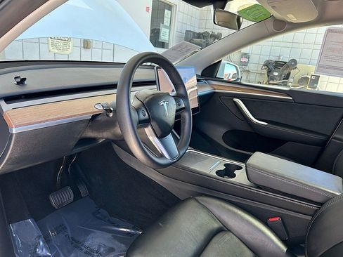 Used 2023 Tesla Model Y Long Range AWD/4WD image 17