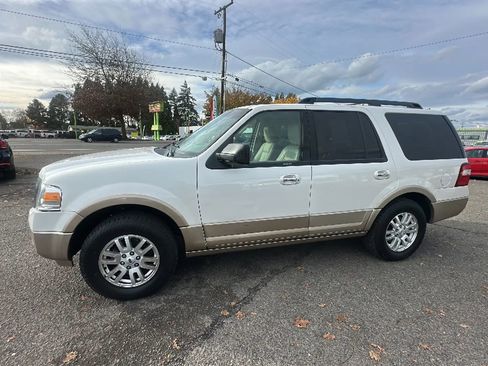 Used 2013 Ford Expedition XLT image 7
