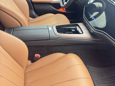 Used 2025 Mercedes-Benz E 450 4MATIC Sedan image 3