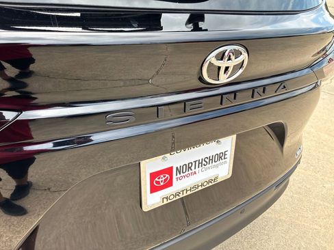 New 2026 Toyota Sienna XLE FWD image 6