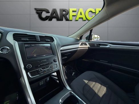 Used 2019 Ford Fusion SE FWD image 37