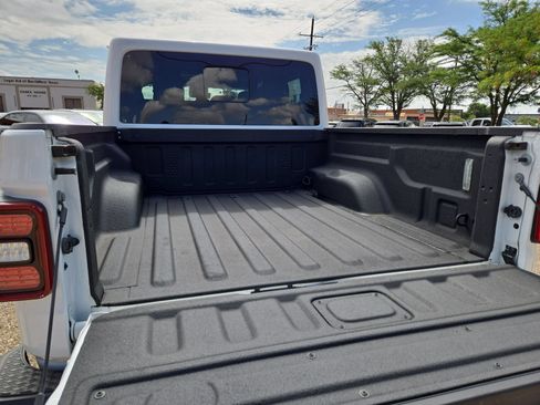 Used 2022 Jeep Gladiator Overland AWD/4WD image 12