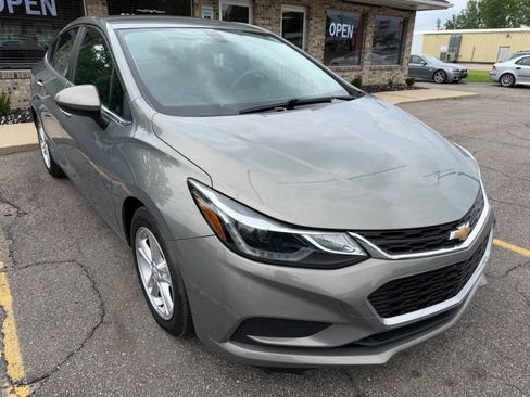 Used 2017 Chevrolet Cruze LT w/ Convenience Package FWD image 1