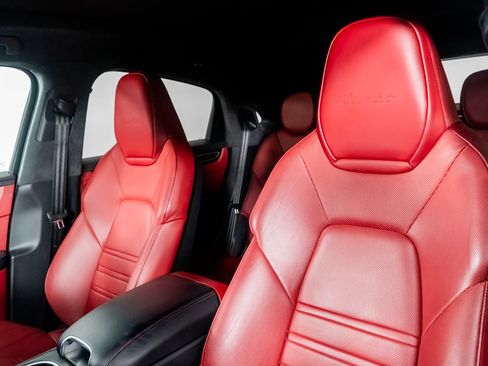 Used 2022 Porsche Cayenne Turbo image 3