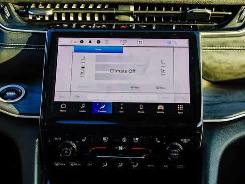 Used 2024 Jeep Grand Cherokee L Limited w/ Luxury Tech Group II image 17