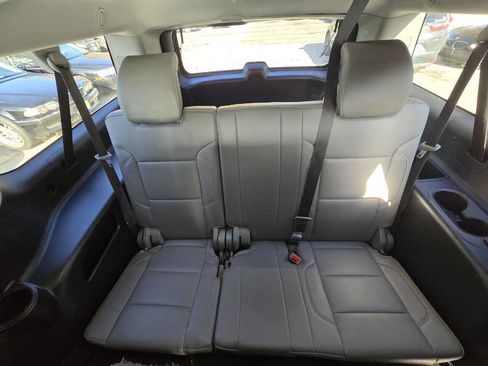 Used 2018 Chevrolet Suburban LT image 17
