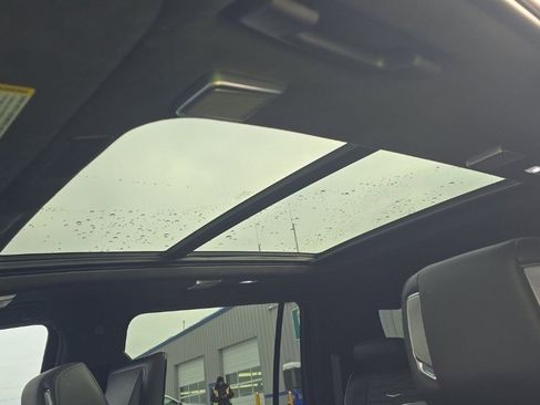 Certified 2024 Cadillac Escalade ESV Sport Platinum image 10