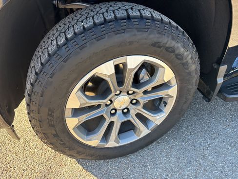 Used 2023 Chevrolet Silverado 1500 High Country image 22