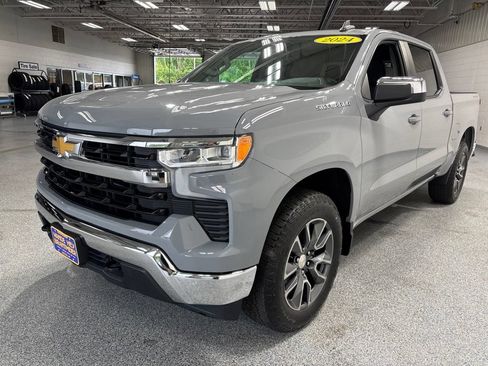 Used 2024 Chevrolet Silverado 1500 LT AWD/4WD image 3