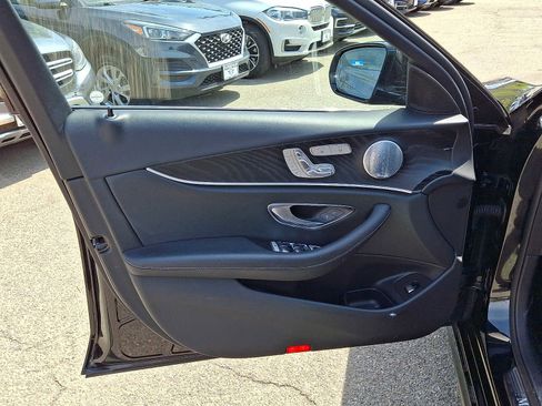 Used 2019 Mercedes-Benz E 300 4MATIC image 13