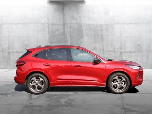 Used 2024 Ford Escape ST-Line w/ Cold Weather Package FWD image 5