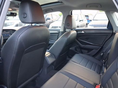 Certified 2021 Volkswagen Jetta SE FWD image 8