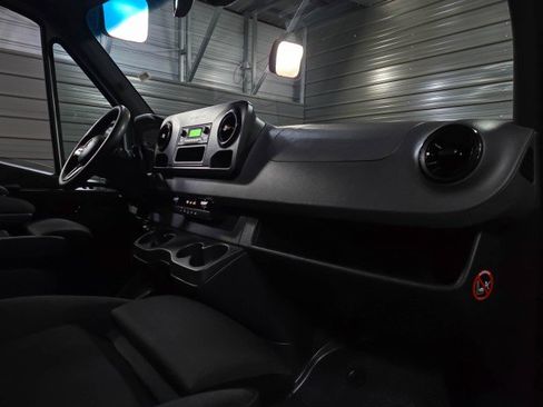 Used 2019 Mercedes-Benz Sprinter 170 image 14