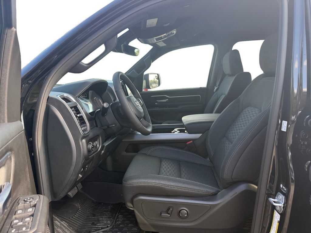 New 2025 RAM 1500 Big Horn AWD/4WD image 9