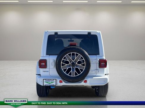 Used 2023 Jeep Wrangler Unlimited Sahara image 6