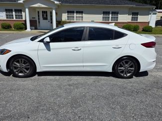 Used 2017 Hyundai Elantra SE image 1