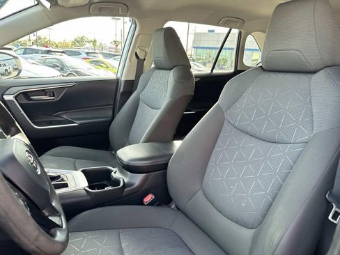 Used 2022 Toyota RAV4 XLE image 17