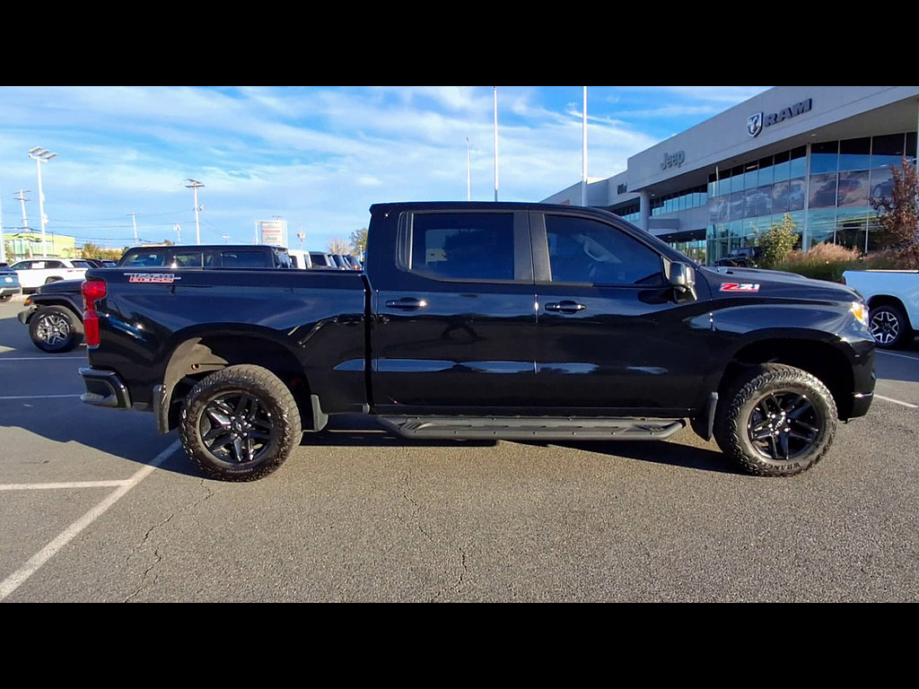 Used 2024 Chevrolet Silverado 1500 LT Trail Boss w/ LT Trail Boss Premium Package AWD/4WD image 9