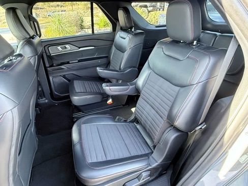 Used 2025 Ford Explorer ST-Line image 21