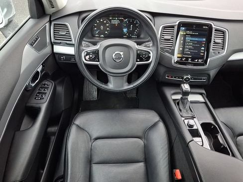 Used 2022 Volvo XC90 T5 Momentum AWD/4WD image 12