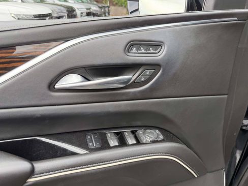 Used 2022 Cadillac Escalade ESV Premium Luxury AWD/4WD image 19