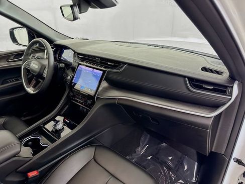 Used 2024 Jeep Grand Cherokee L Limited image 29