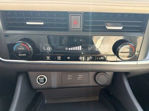 Used 2023 Nissan Rogue SV AWD/4WD image 25