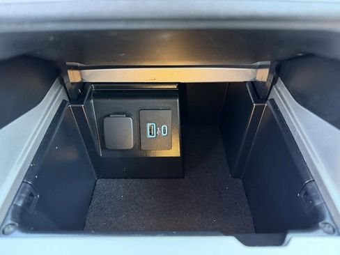 Used 2022 Ford Explorer Limited image 25