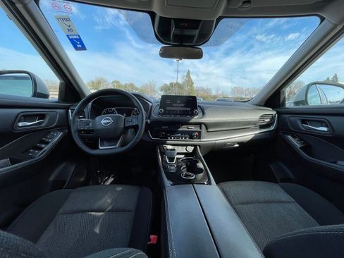 Used 2025 Nissan Rogue SV image 35