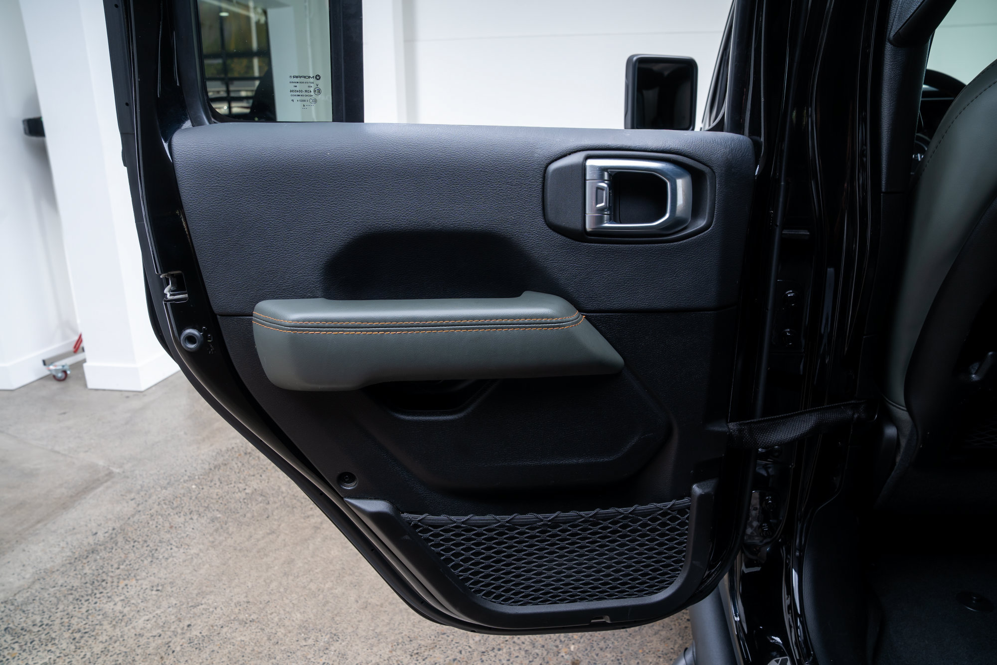Used 2024 Jeep Gladiator Mojave w/ Convenience Group AWD/4WD image 23