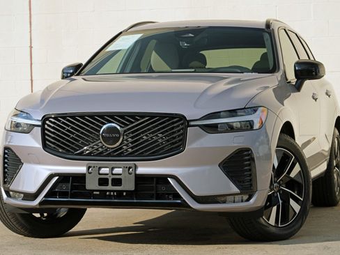 Used 2026 Volvo XC60 B5 Core w/ Climate Package AWD/4WD image 3