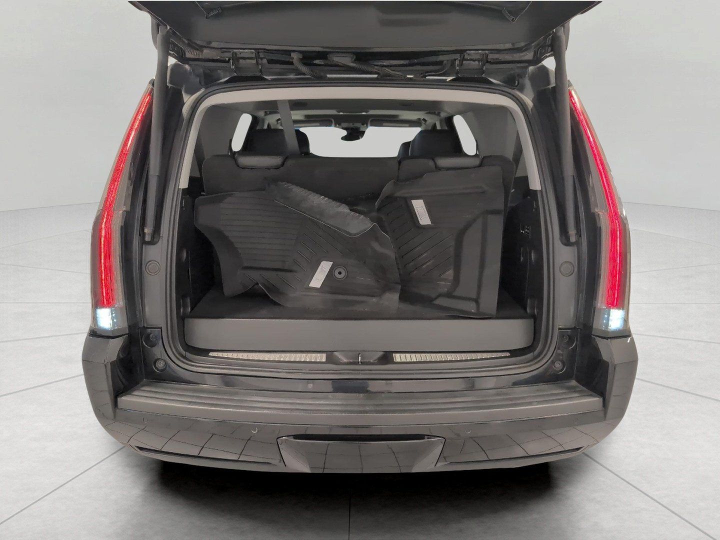 Used 2020 Cadillac Escalade Luxury w/ Escalade Sport Edition AWD/4WD image 15