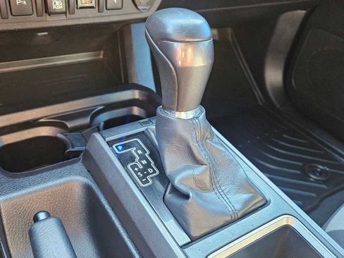 Used 2022 Toyota Tacoma TRD Sport image 31