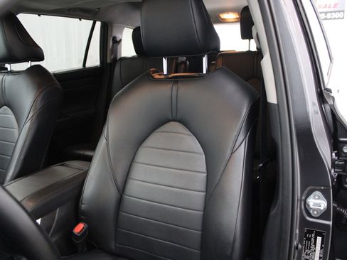 Used 2021 Toyota Highlander XLE FWD image 19