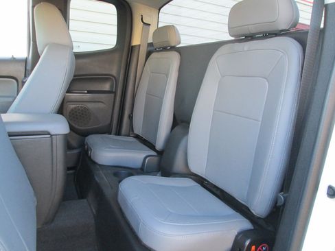 Used 2015 Chevrolet Colorado LT w/ Luxury Package image 11