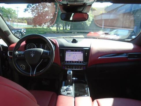 Used 2022 Maserati Levante GT image 12