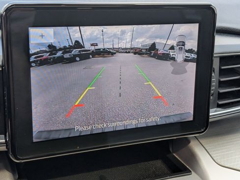 Used 2022 Ford Explorer XLT w/ Equipment Group 202A image 26