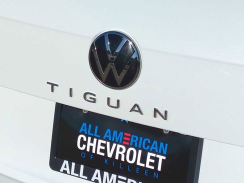 Used 2024 Volkswagen Tiguan SE image 31