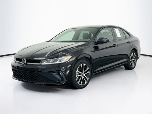 Used 2025 Volkswagen Jetta Sport FWD image 3