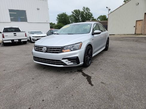 Used 2018 Volkswagen Passat 2.0T R-Line FWD image 8