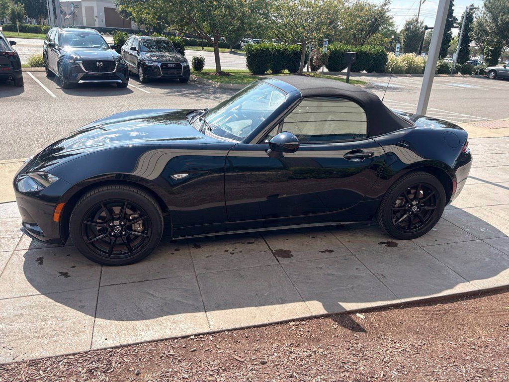 Used 2021 MAZDA MX-5 Miata Sport RWD image 8