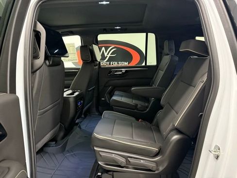 New 2026 Chevrolet Suburban Premier image 17