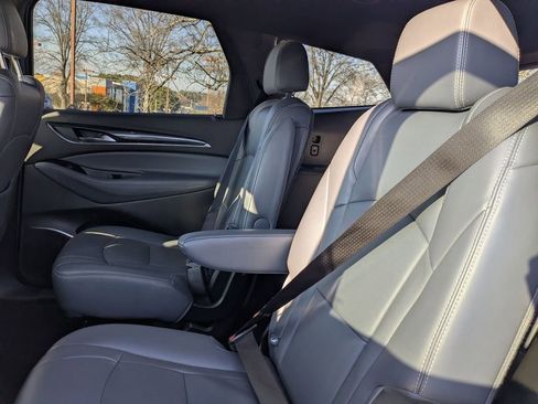Used 2024 Buick Enclave Premium image 27