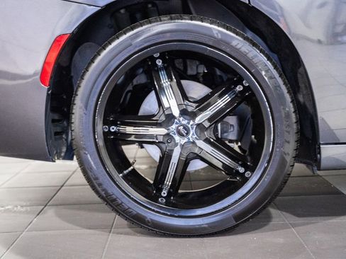 Used 2019 Dodge Charger SXT w/ Leather Interior Group image 15