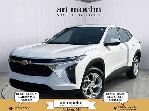 Used 2024 Chevrolet Trax LS w/ LS Convenience Package FWD image 1