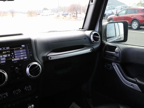 Used 2017 Jeep Wrangler Unlimited Rubicon image 21